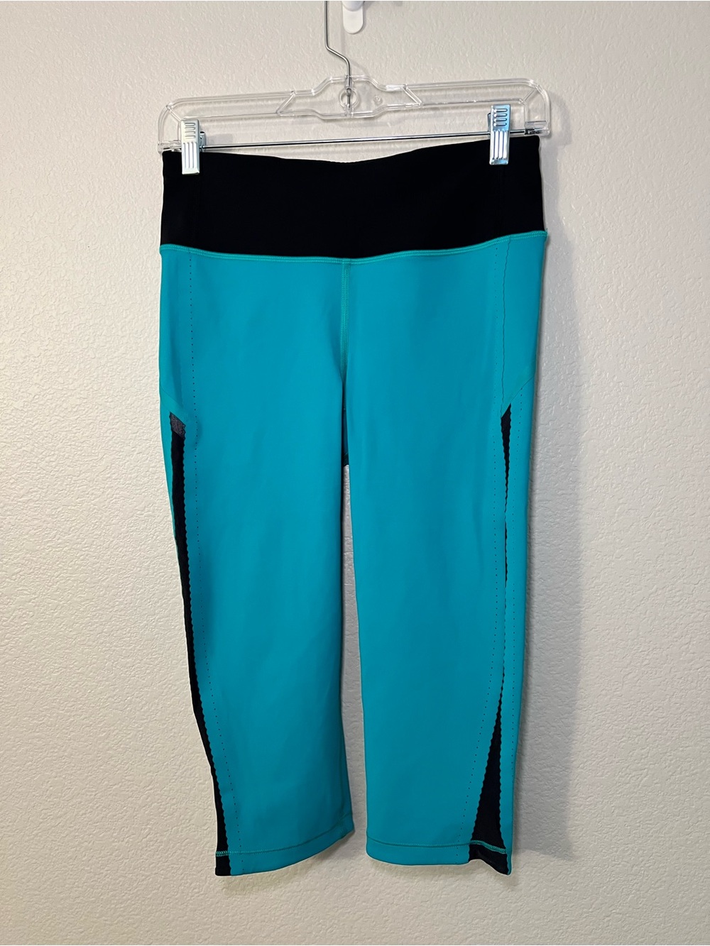 Lululemon Teal Turquoise Cropped Leggings Size 6 Capri Workout Pants NWOT